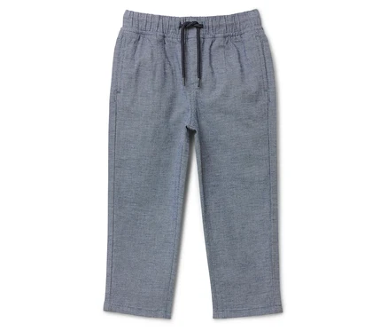 Blaue Hose mit schwarzem Kordelzug in der Taille.