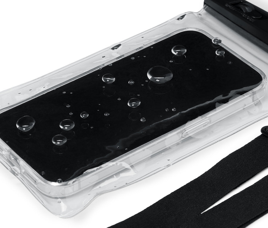 Schwarzes Smartphone in wasserdichter Hülle mit Wassertropfen.