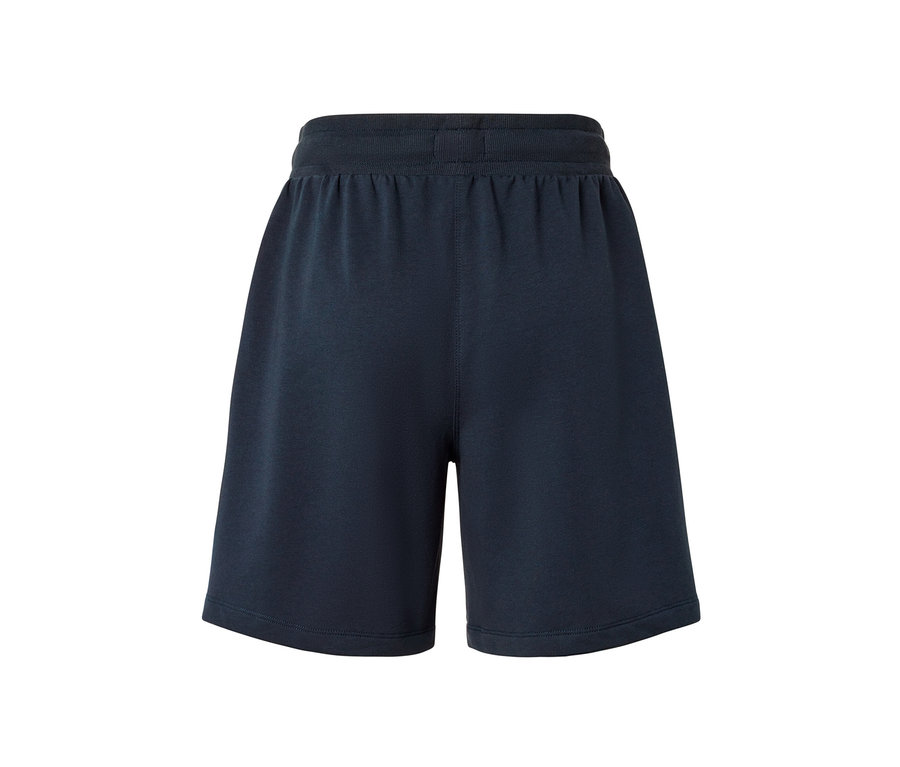 Marineblaue Bermuda-Sweatshorts auf weißem Hintergrund.