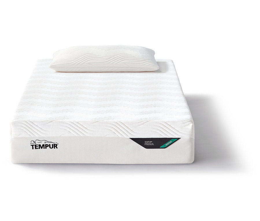 Eine Tempur Matratze Prima, medium, mit einem Kissen darauf.