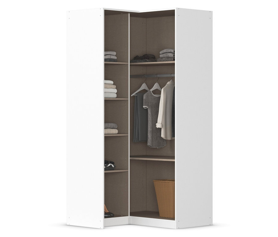 Ein Eckkleiderschrank mit offenen Türen, der Regale mit Kleidung, Schuhen und einem Aufbewahrungskorb zeigt.