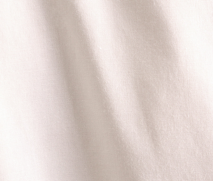 Detailaufnahme der Seidensticker Popeline-Bluse mit Karodetail.