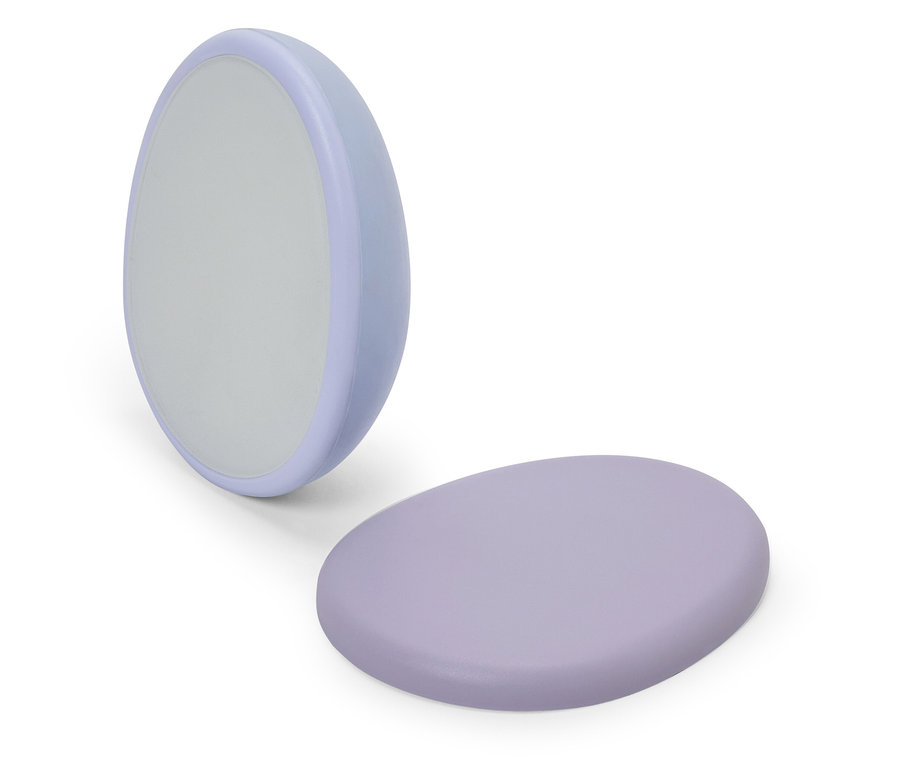 Zwei lila ovale Objekte auf einem weißen Hintergrund.