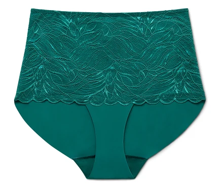 Grüne Damenunterhose mit Spitzenoberteil, isoliert auf weißem Hintergrund.