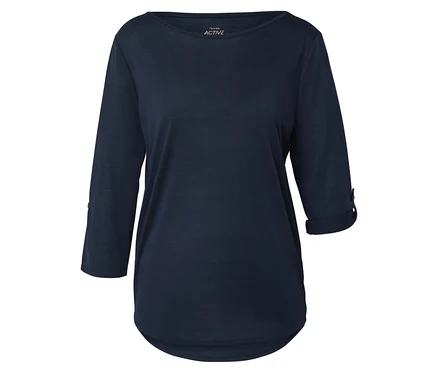 Ein marineblaues Langarmshirt mit hochgekrempelten Ärmeln liegt auf einem weißen Hintergrund.