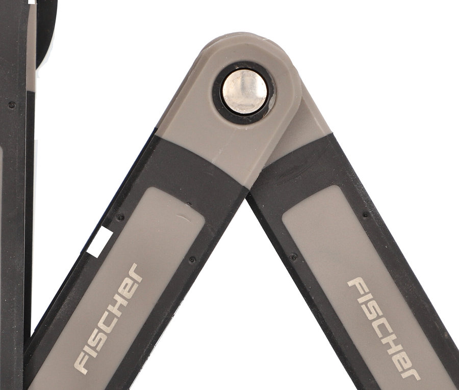 Nahaufnahme eines teilweise geöffneten Fischer Faltschloss Plus FK90/8 mit grauem und schwarzem Gliederdesign.