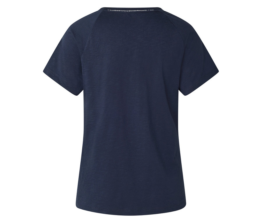 Nahaufnahme eines marineblauen T-Shirts von hinten.