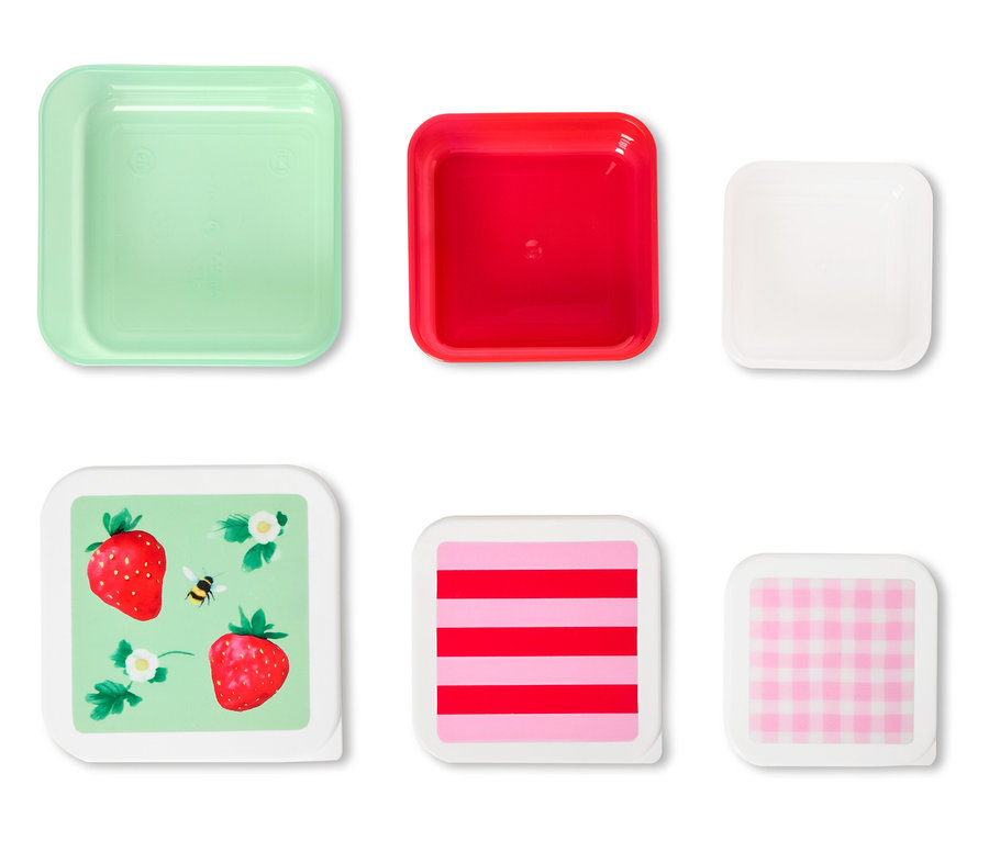 Sieben quadratische Behälter mit verschiedenen Farben und Mustern, von oben gesehen.