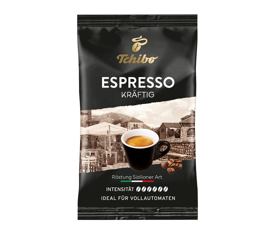 Auf der Verpackung des Caffè Crema & Espresso Probierset - 4x 100 g Ganze Bohne ist eine Tasse Espresso vor einem italienischen Straßencafé abgebildet.
