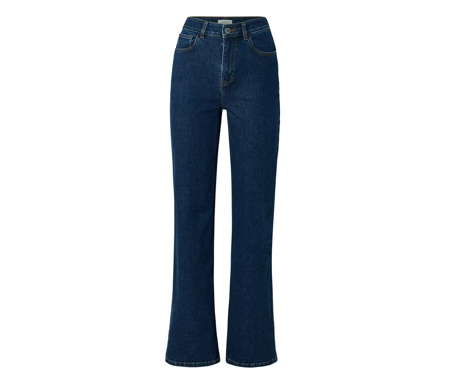 Dunkelblaue Bootcut Jeans im Fit "Lou" auf weißem Hintergrund.