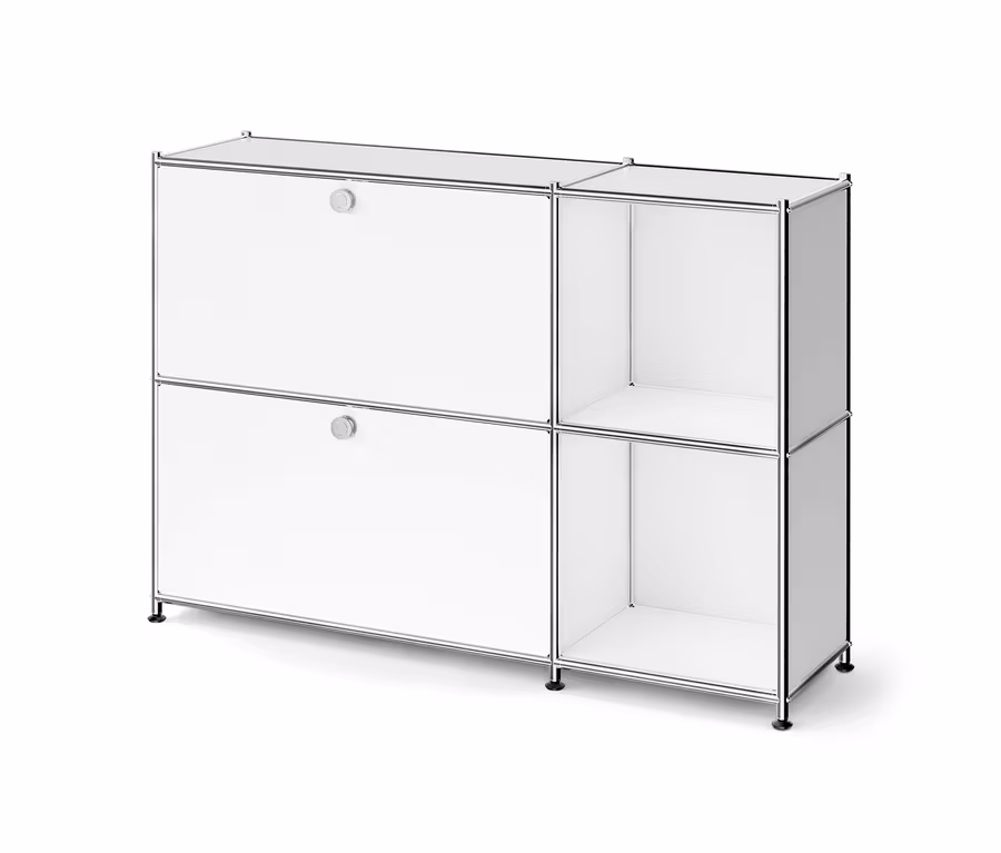Weißes, modulares Sideboard mit Chromrahmen, zwei geschlossenen Fächern mit Türen und zwei offenen Regalfächern.