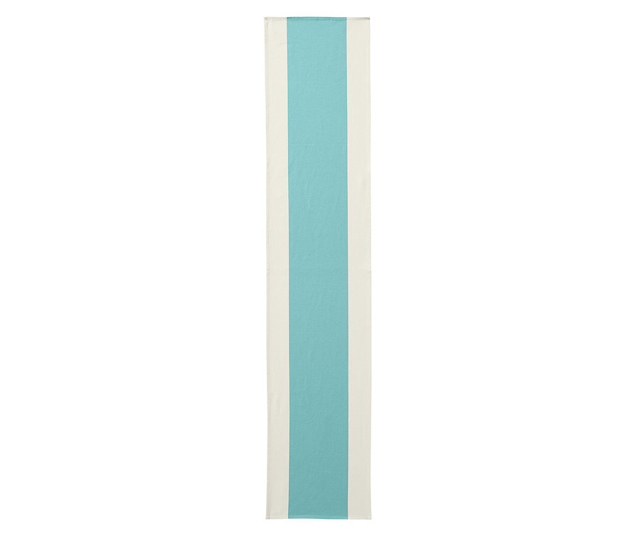 Ein Tischläufer mit einem blauen Streifen in der Mitte und weißen Streifen an den Seiten.
