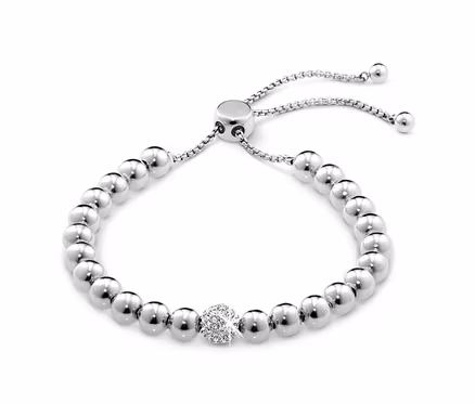 Silbernes Armband verziert mit Swarovski® Kristallen auf weißem Hintergrund.