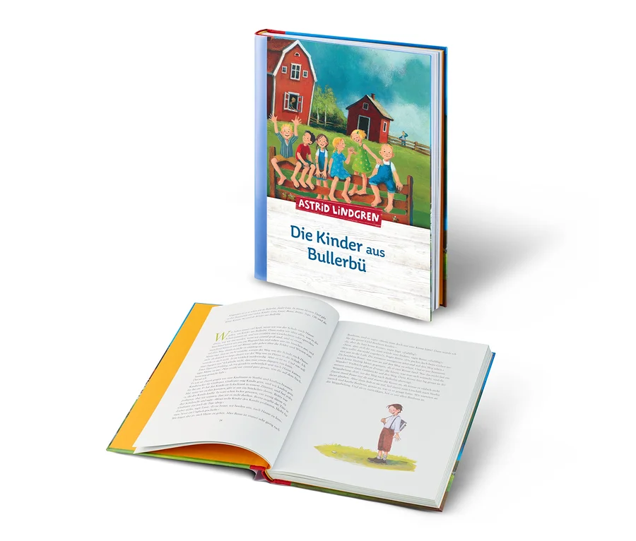 Zwei Ausgaben von Astrid Lindgrens Buch Die Kinder aus Bullerbü, eine geschlossen und eine offen.