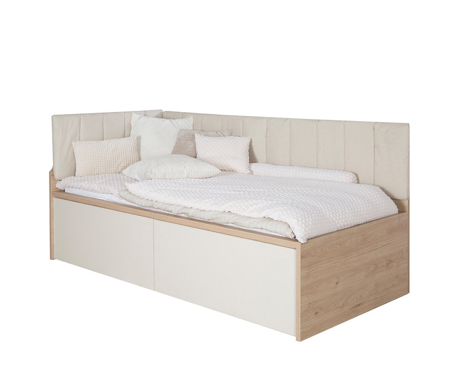 Das Roba Jugendbett »Louisa«, 90 x 200 cm mit hellem Polsterkopfteil und mehreren Kissen steht vor einem weißen Hintergrund.