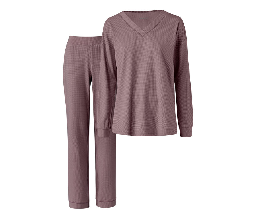 Lila Pyjama mit langen Ärmeln und Hosen.
