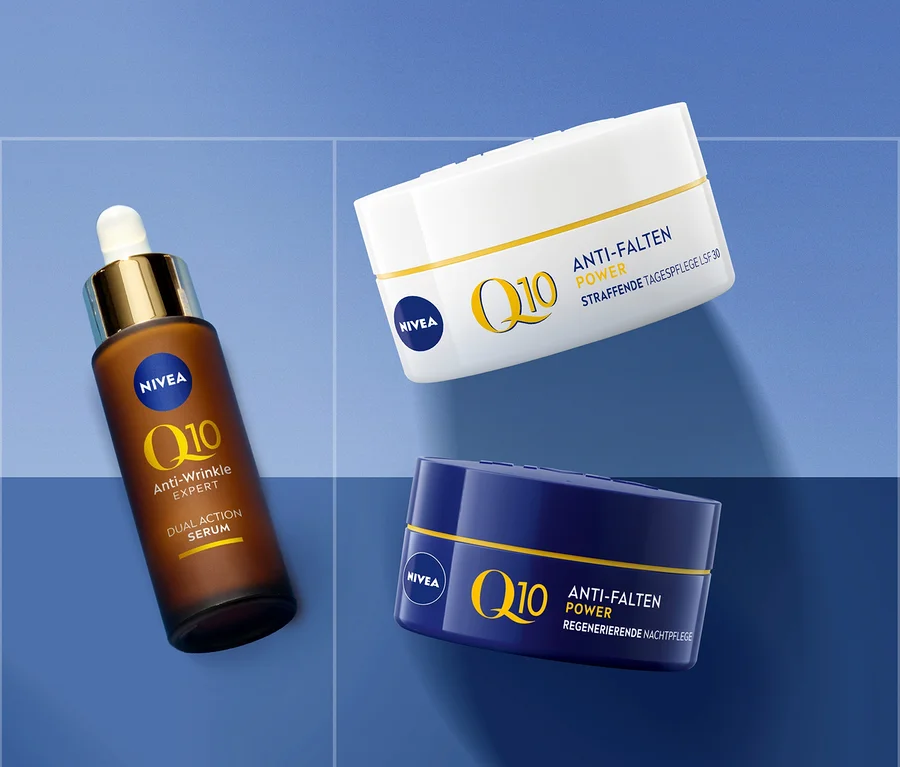 NIVEA Q10 Anti-Falten Routine-Set mit braunem Anti-Wrinkle Expert Dual Action Serum, weißer straffender Tagespflege LSF 30 und blauer regenerierender Nachtpflege.