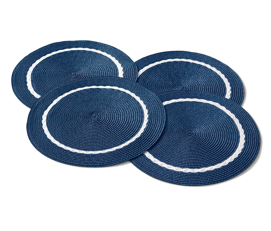 Vier blaue Platzsets.