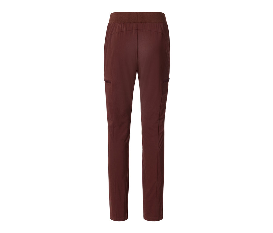 Eine bordeauxrote Funktionswanderhose von hinten.