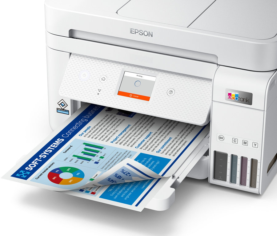 Detailansicht eines weißen Epson Multifunktionsdruckers EcoTank ET-4856, der ein bedrucktes Blatt Papier ausgibt.