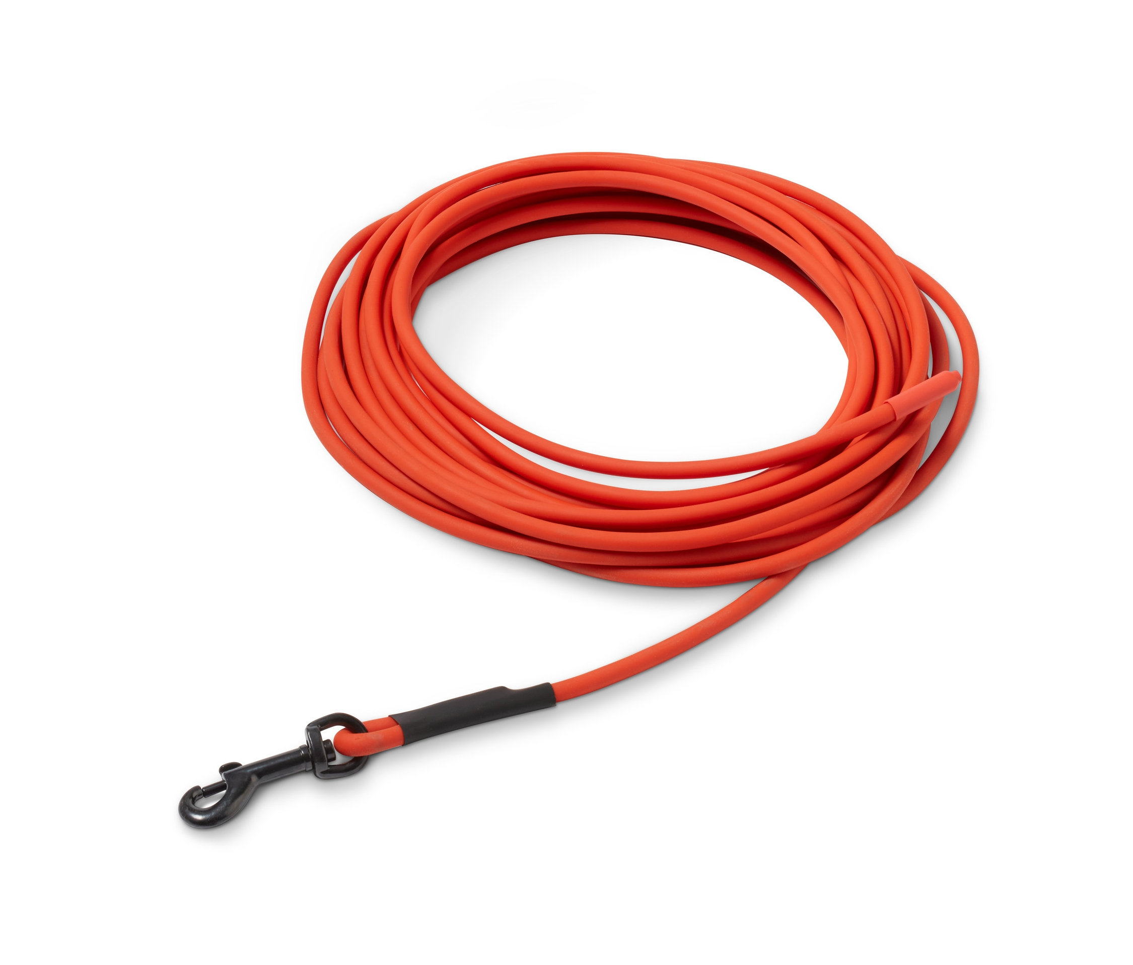 Eine runde, orangefarbene Hunde-Schleppleine, ca. 10 m lang, ist zu einer Schlaufe gelegt.