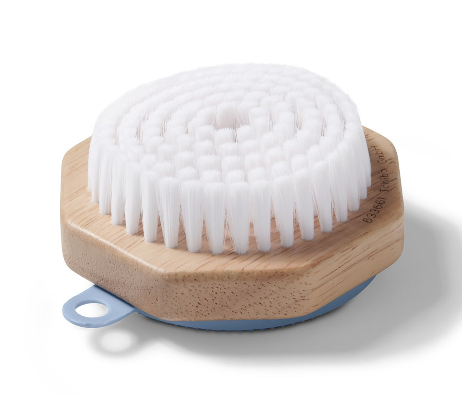 Gesichtsreinigungsbürste mit weißen Borsten und Holzgriff.