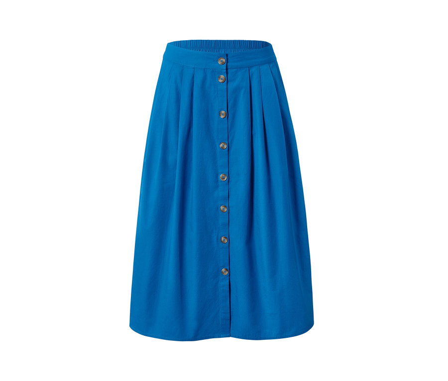 Blauer Midirock mit Knopfleiste.