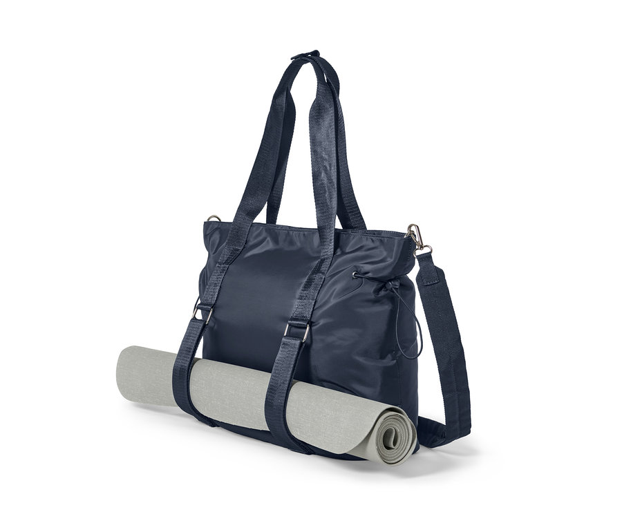 Eine dunkelblaue Sporttasche mit einer grauen Yogamatte.