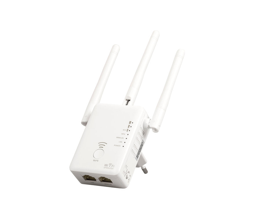 Weißer Maginon-WLR-753AC-WLAN-Verstärker mit drei Antennen.