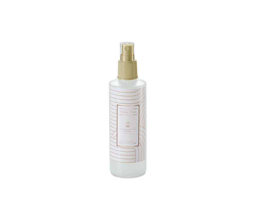 Eine durchsichtige Flasche mit weissem Hintergrund und einem Etikett mit der Aufschrift Yoga Time und Yoga-und-Fitnessmatten-Spray.