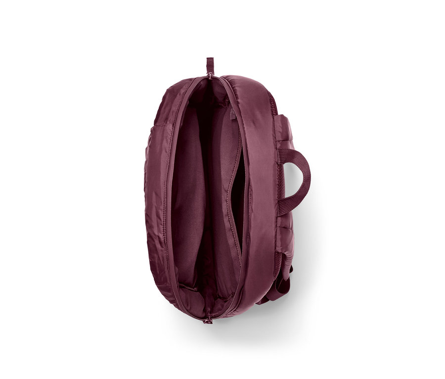 Geöffneter gesteppter Outdoor-Rucksack.