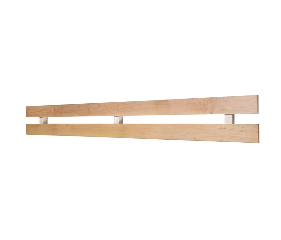 Zwei parallele Holzbretter, die durch Metallhalterungen auf einem weißen Hintergrund verbunden sind. Syngarden Fass-Sauna Komplett-Set »Linda«, Naturholz.
