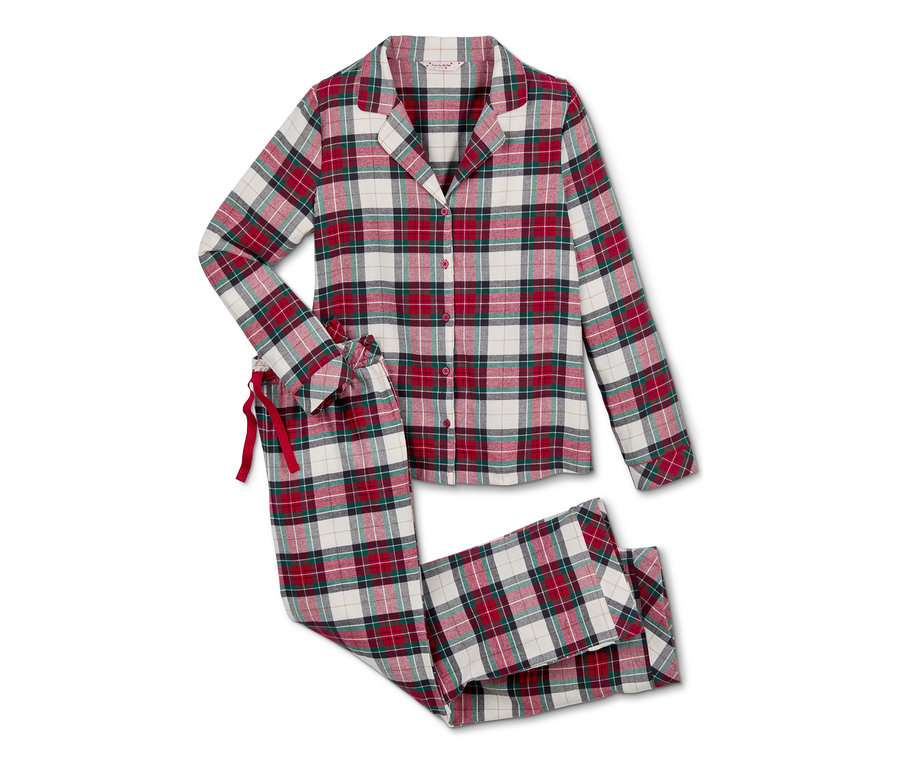 Ein Flanell-Pyjama mit rot-grün-weißem Karomuster.