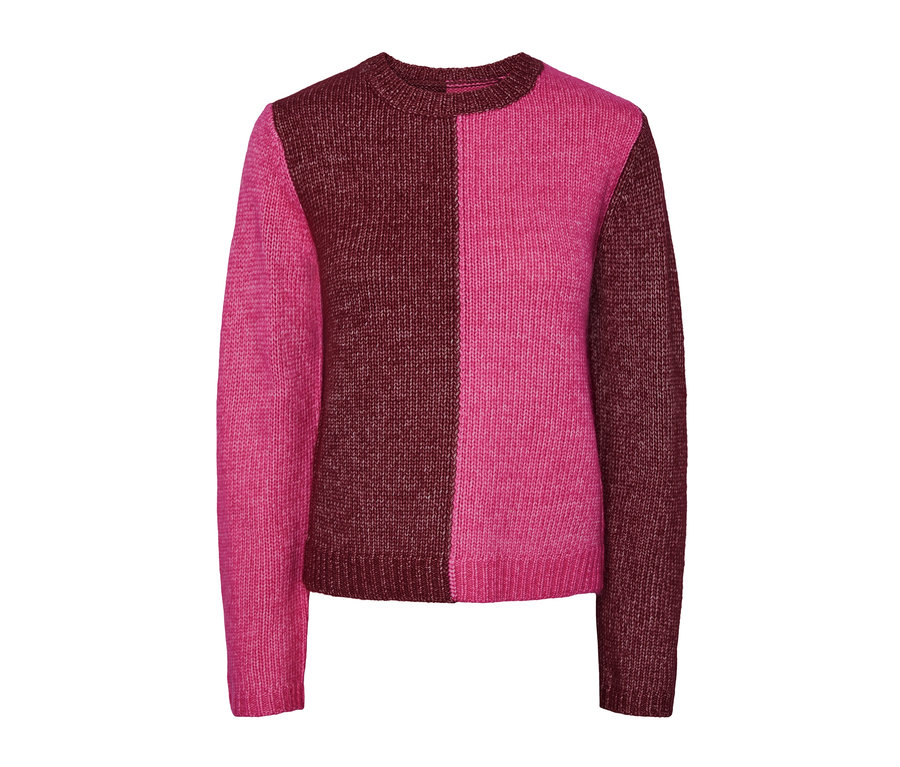 Zweifarbiger Grobstrick-Pullover, halb pink, halb weinrot.