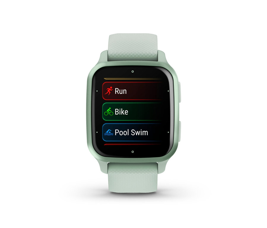Eine mintgrüne GARMIN Venu SQ2 mit einem schwarzen Display, das die Optionen Laufen, Radfahren und Schwimmen anzeigt.
