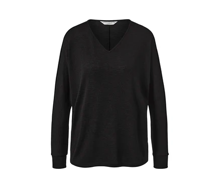 Schwarzes Fledermausshirt.