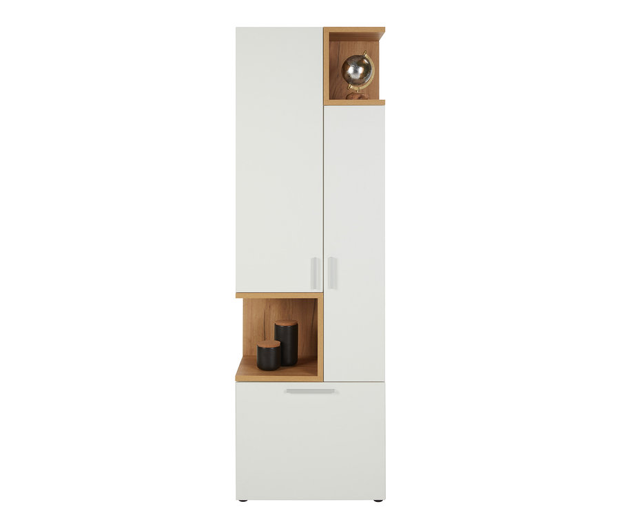 Schmale, weiße Vitrine Nonza mit Holzregalen und Dekorationen.