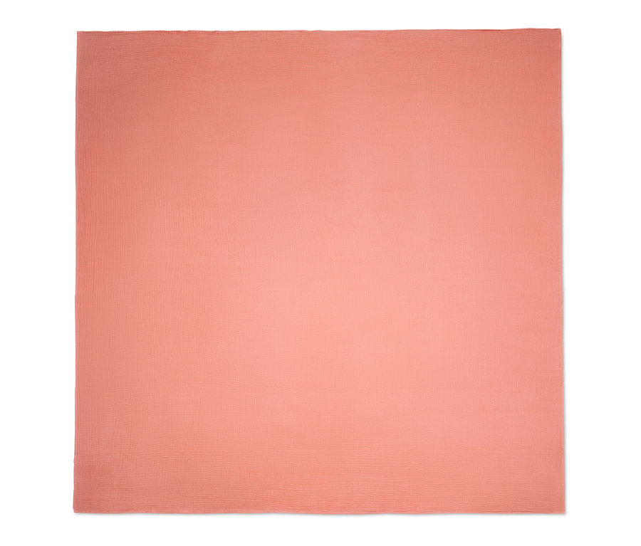 Orangefarbene Tagesdecke.