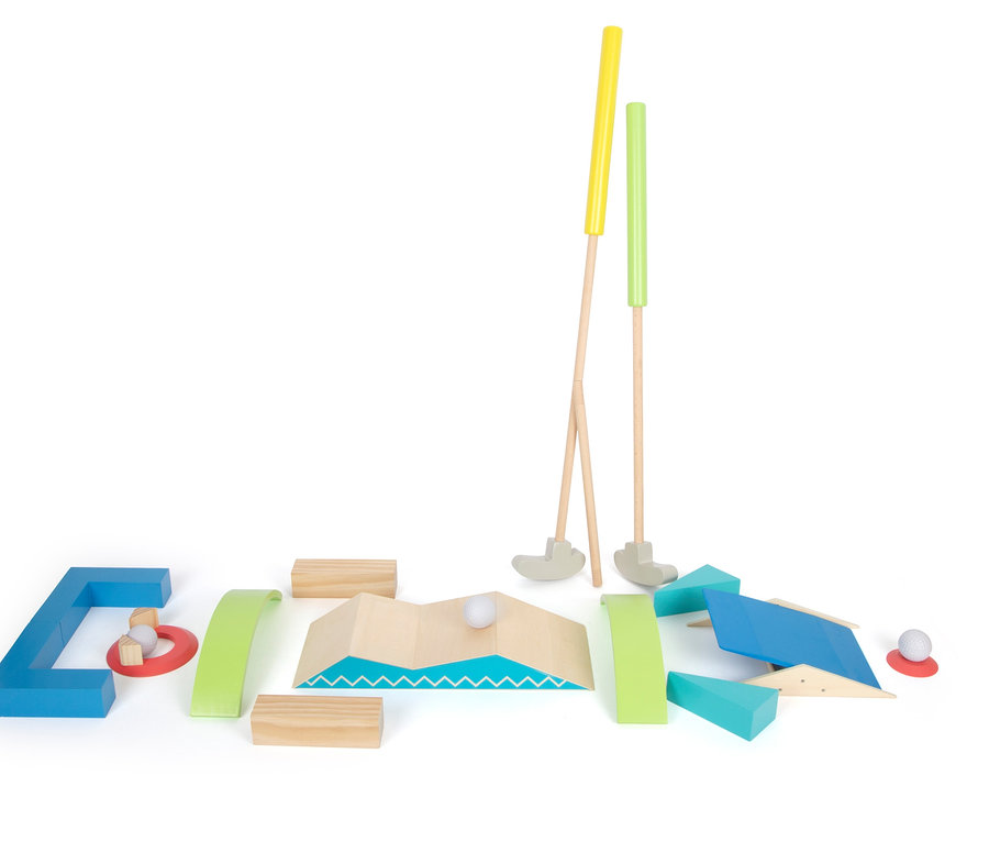 small foot Minigolf-Set »Active« aus Holz mit bunten Hindernissen und zwei Golfschlägern.