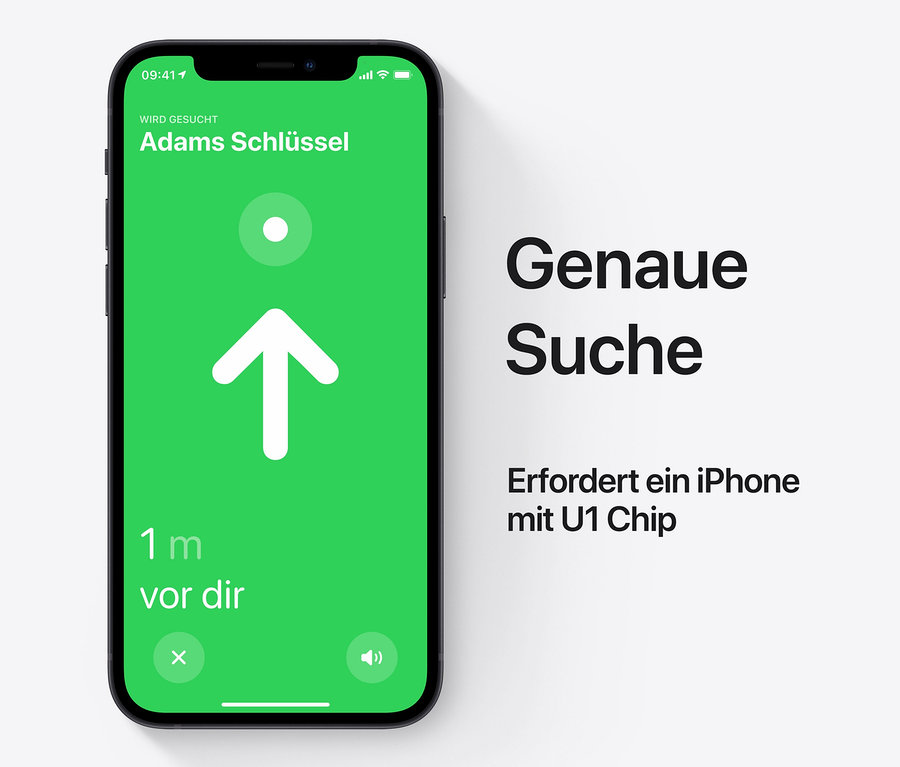 Grüner iPhone-Bildschirm mit weißem Pfeil nach oben, Text "Adams Schlüssel" und "1 m vor dir".
