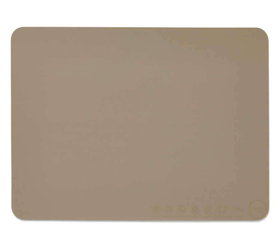 Eine braune, doppelseitige Dauerbackmatte liegt auf einem weißen Hintergrund.