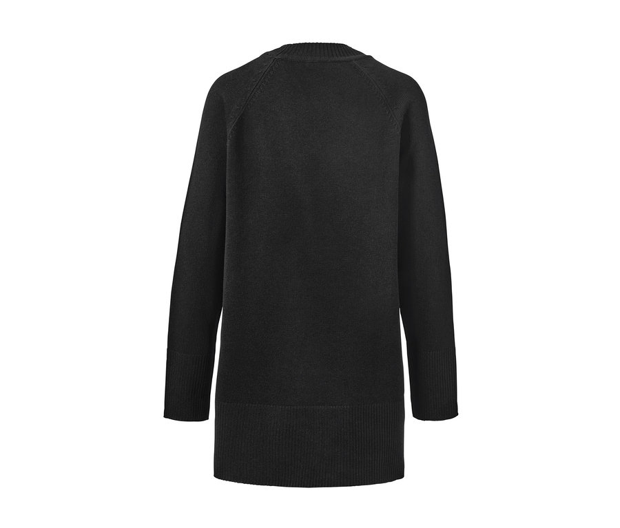 Rückansicht von langem, schwarzen Strickpullover.