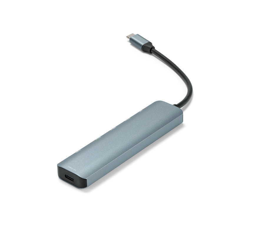 Ein blauer USB-Verteiler mit schwarzem Kabel auf weißem Hintergrund.