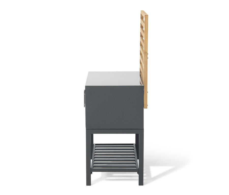 Seitenansicht von Outdoor-Küchenmodul mit Lamellen-Wand.