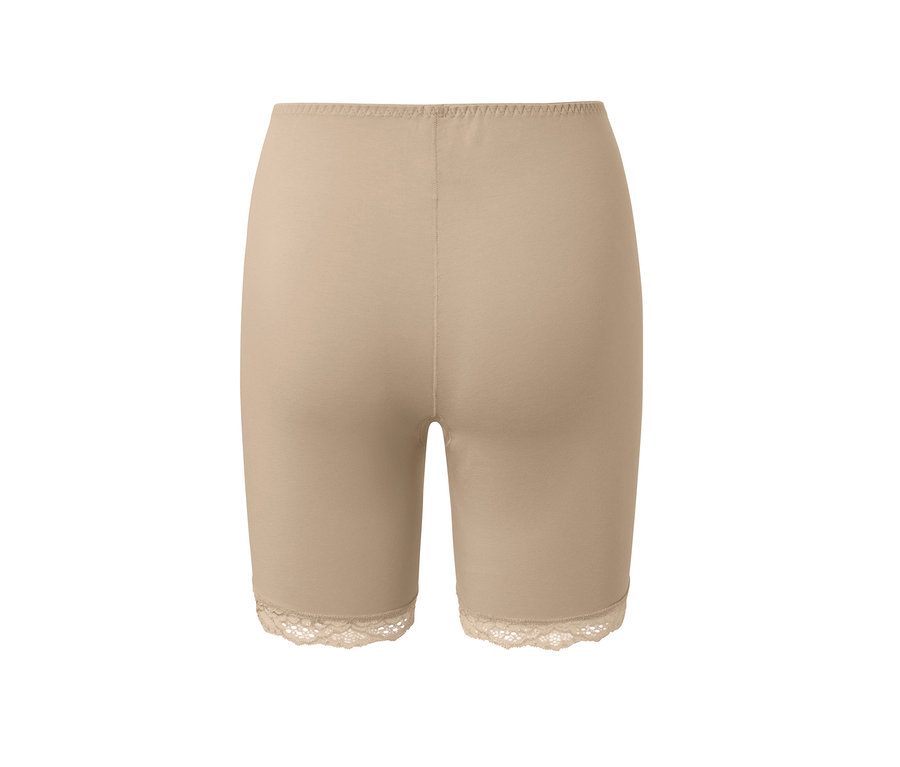 Nahaufnahme von hinten von 2 Radler-Shorts in Beige mit Spitze.