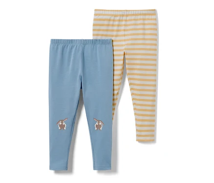 Eine blaue Baby-Leggings mit Hasenmotiven und eine gelb-weiß gestreifte Baby-Leggings, 2 Stück.