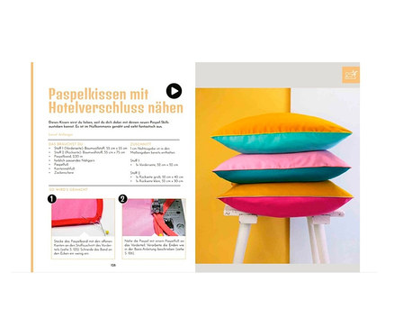 Gestapelte bunte Kissen auf einem weißen Hocker. Buch »Näh doch einfach« wird links erwähnt.