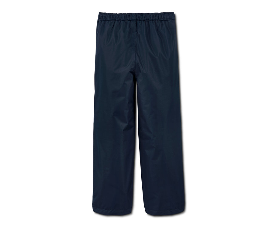 Dunkelblaue Regenhose aus recyceltem Material auf weißem Hintergrund.