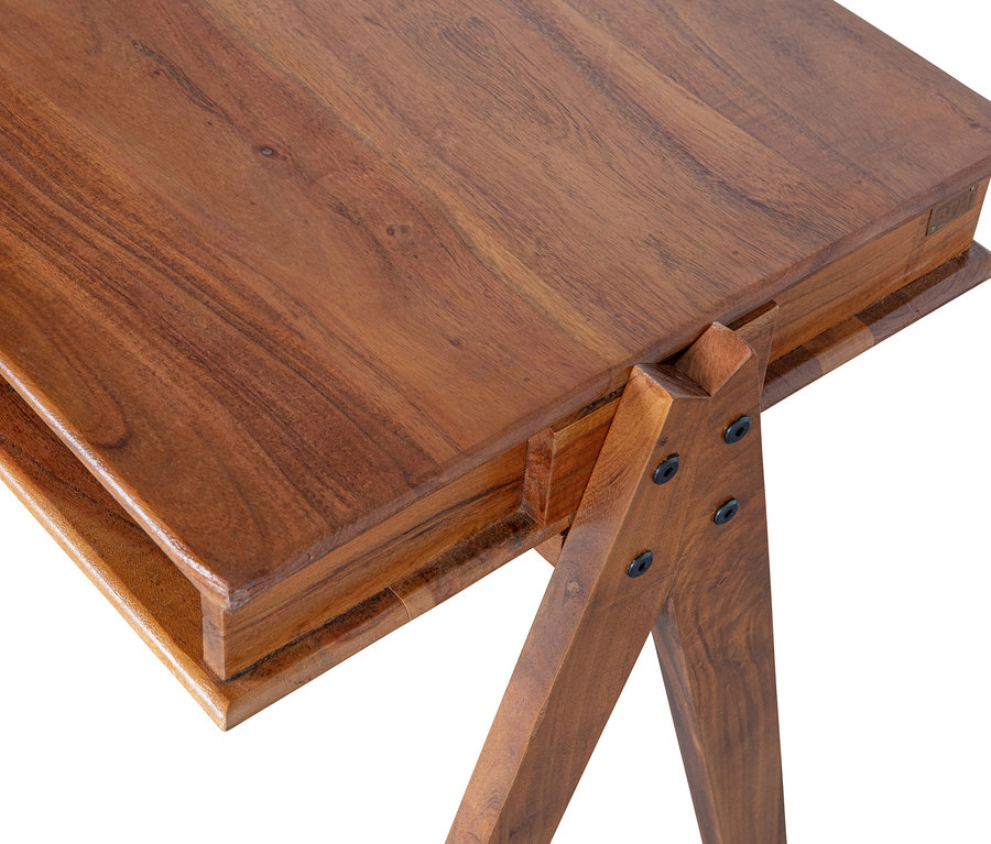 Detailansicht des braunen BePureHome Schreibtischs »Compartment«.