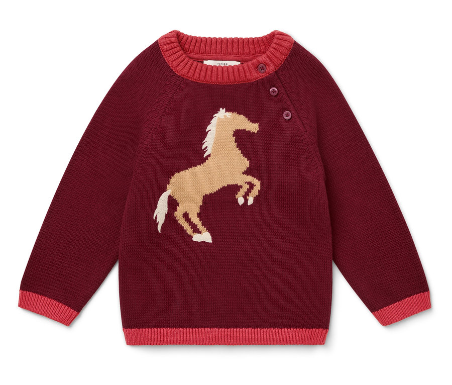 Weinroter Pullover mit braunem Pferd in der Mitte.
